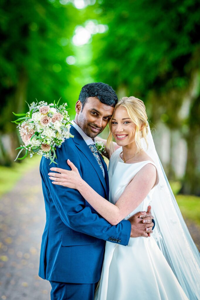 Bryllupsfotografering i Hafslundparken og vielse i Tune Kirke før festen var i Oslo