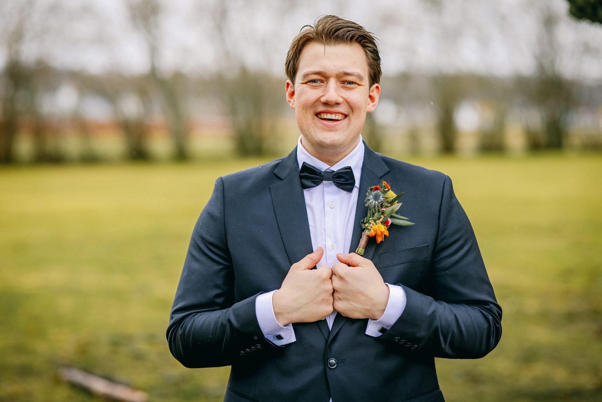 Bryllupsfotografering i Holleby kirke og i Haflsundparken i Sarpsborg