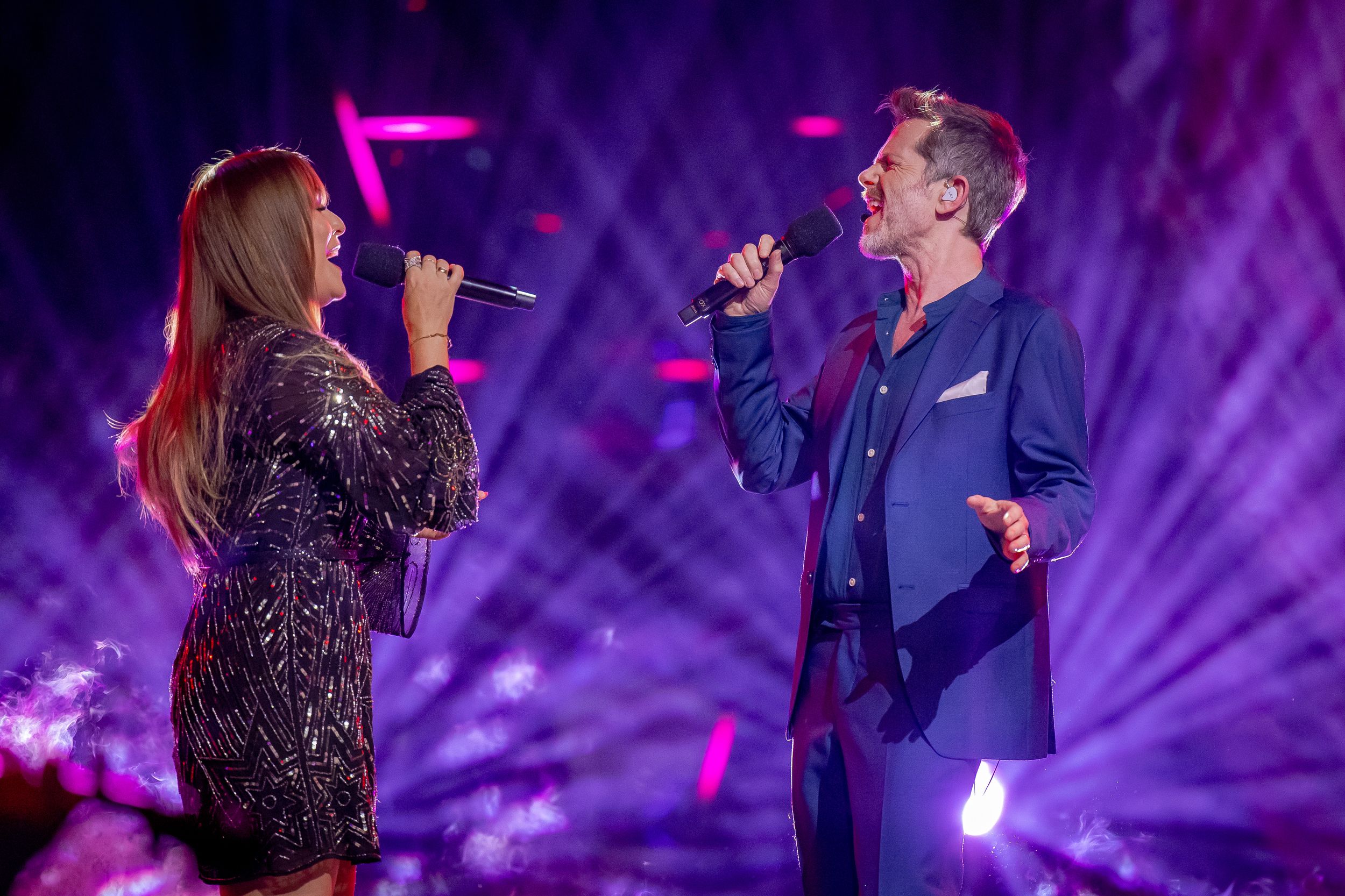 Stillsfoto under tv-innspilling, spillefilm, livesending, tv-program, produksjonsselskaper og tv-kanaler