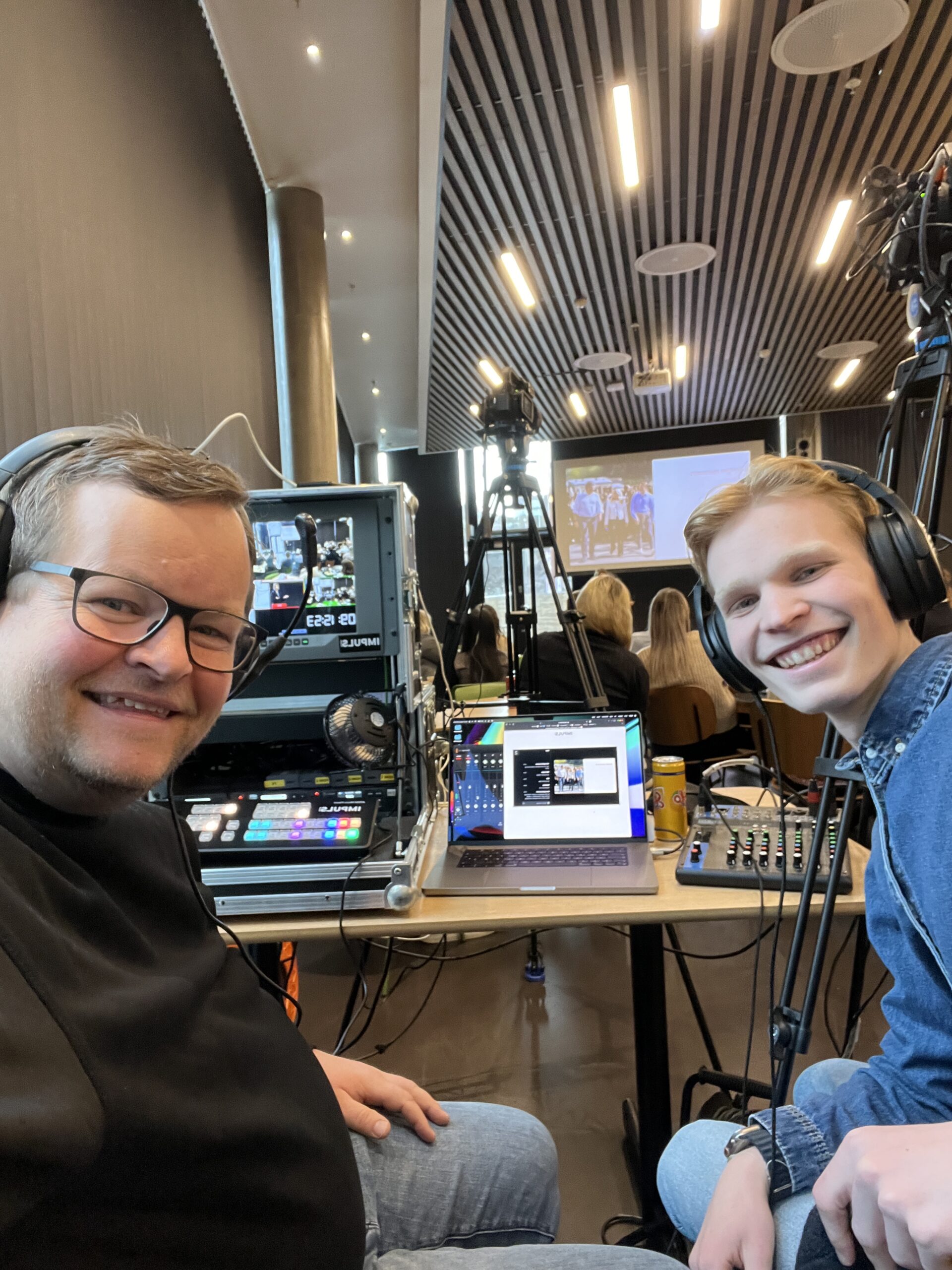 Streaming og flerkameraproduksjon under seminarerer, webinar, konferanser og kurs.