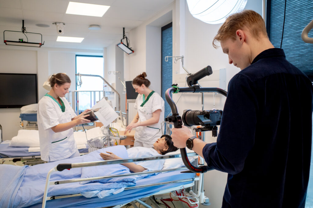 Jesper Malthus-Andersen på Fagskolen for å produsere video