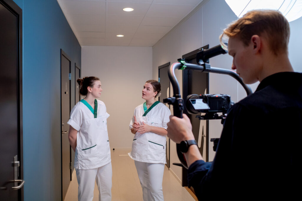 Jesper Malthus-Andersen på Fagskolen for å produsere video