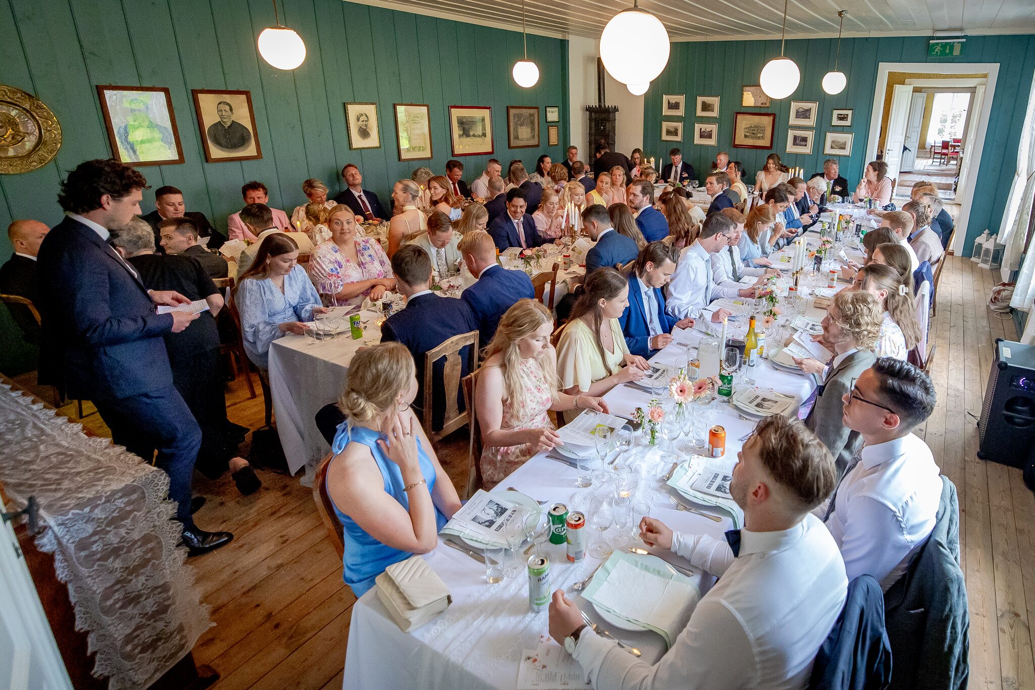 Bryllupsfotograf Østfold – bryllupsmiddag i selskapslokale