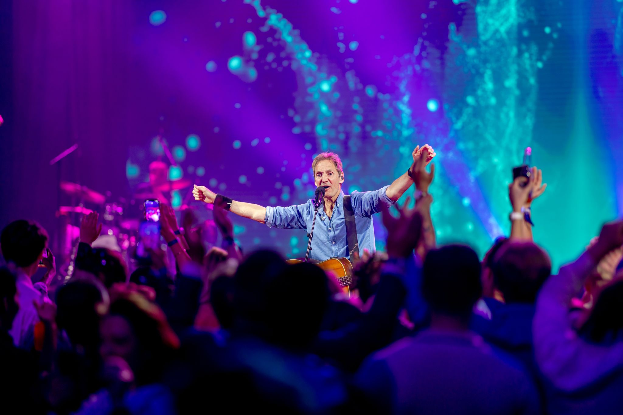 Livemusikk foran publikum under Rema 1000 regionshow i Moss