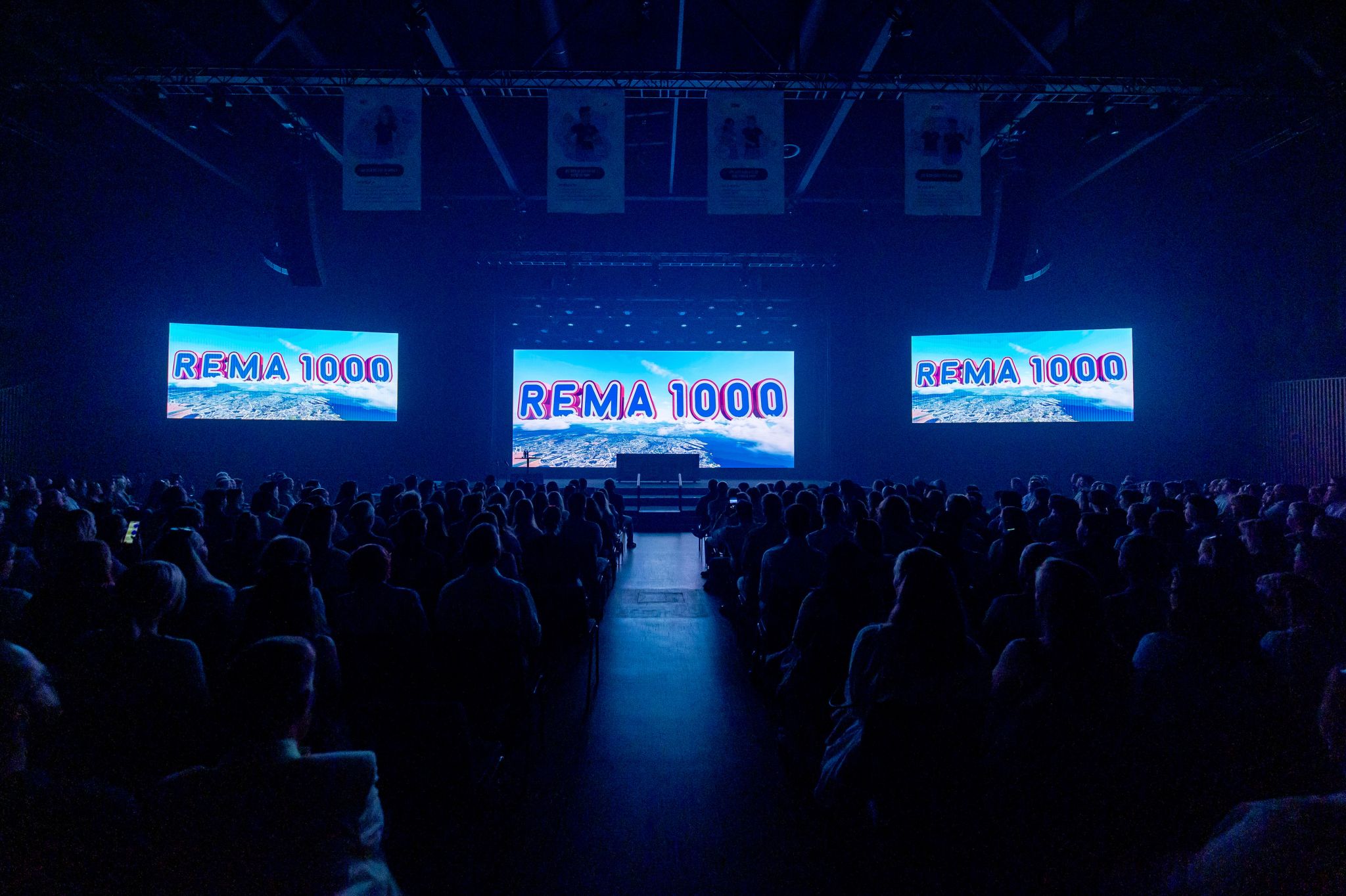 Fullsatt sal under Rema 1000 sitt regionshow i Moss