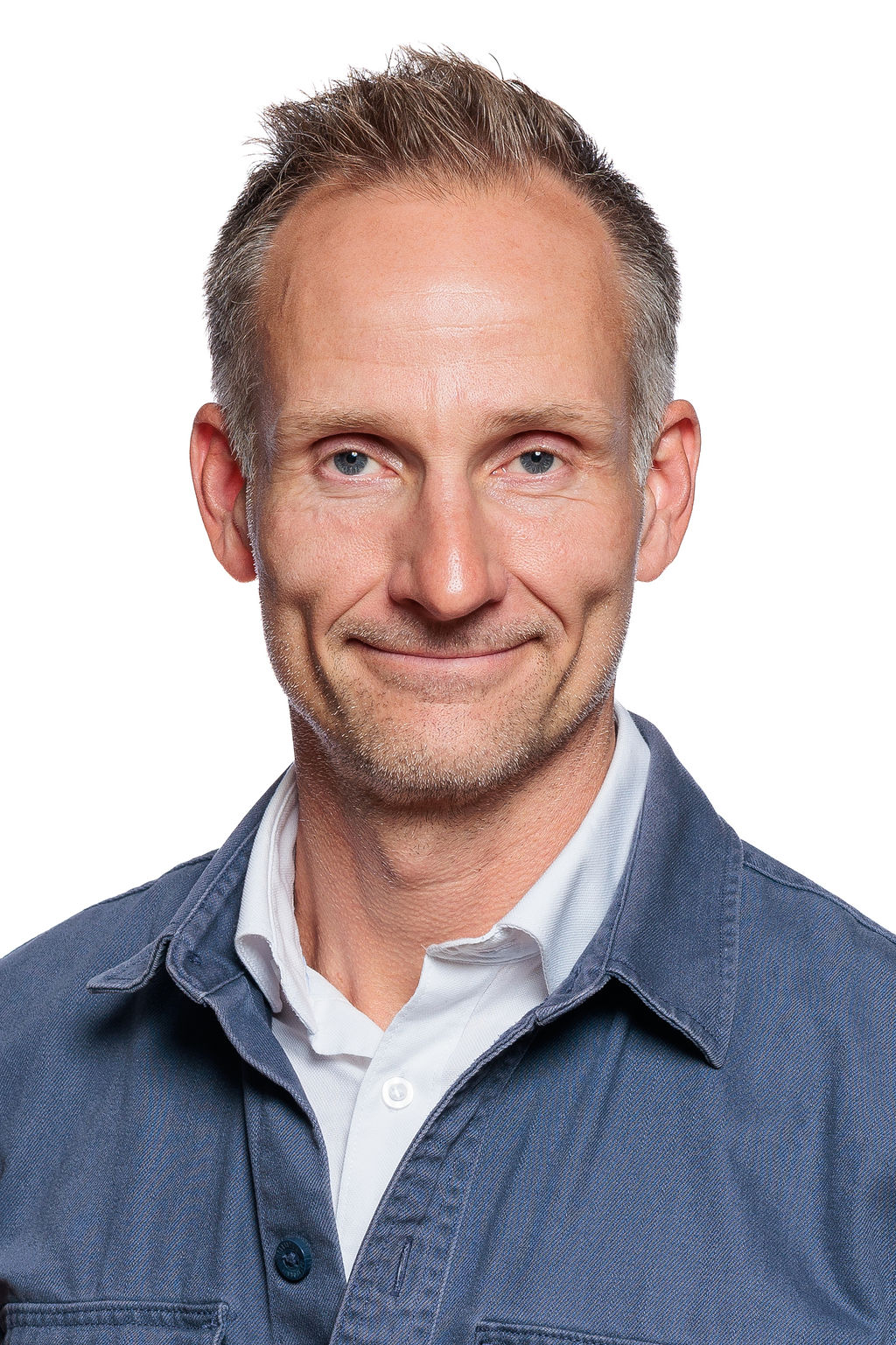 Portrettbilde av ansatt i Carbon Centric tatt mot hvit bakgrunn