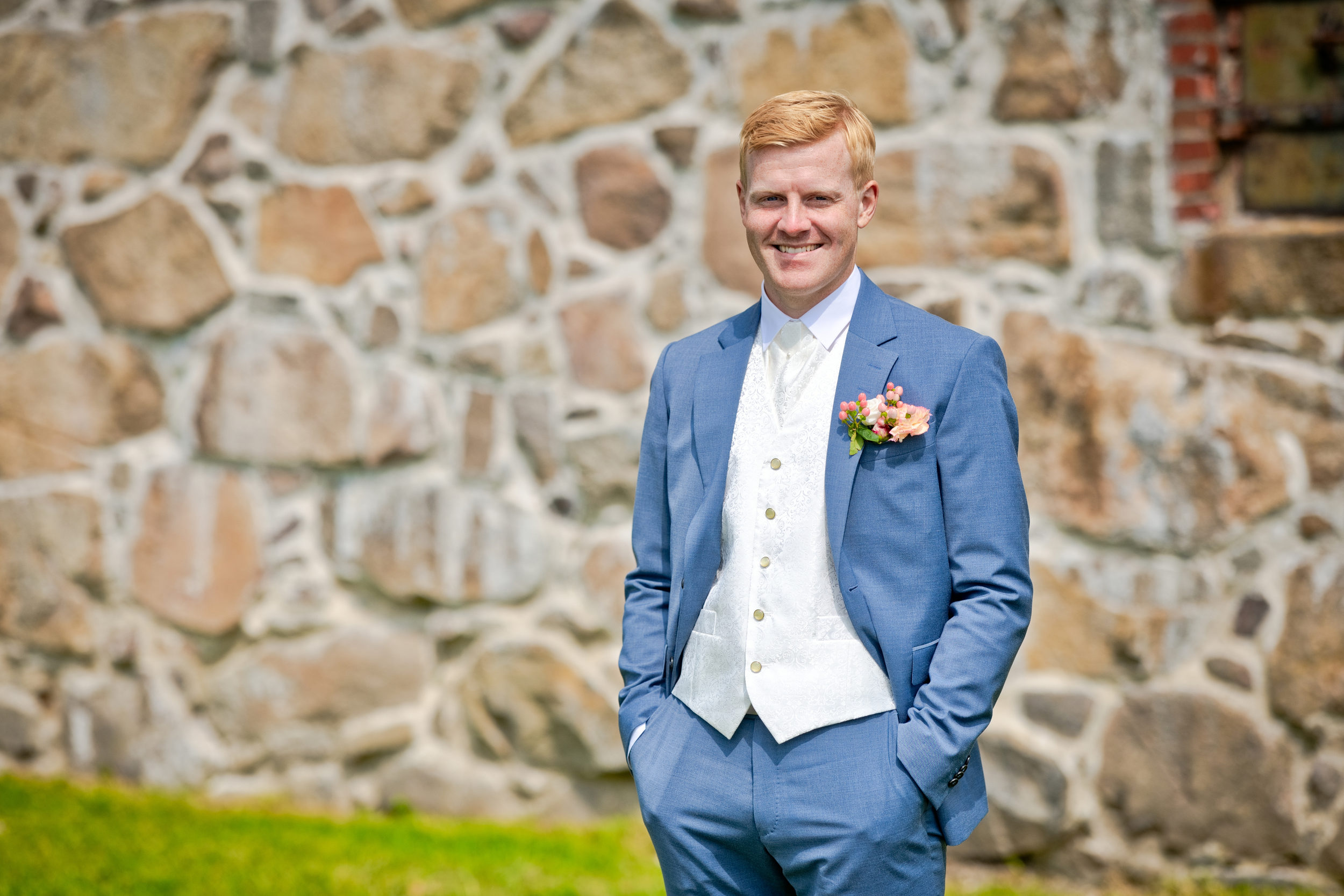 Brudgomportrett på Fredriksten festning, bryllupsfotograf Halden